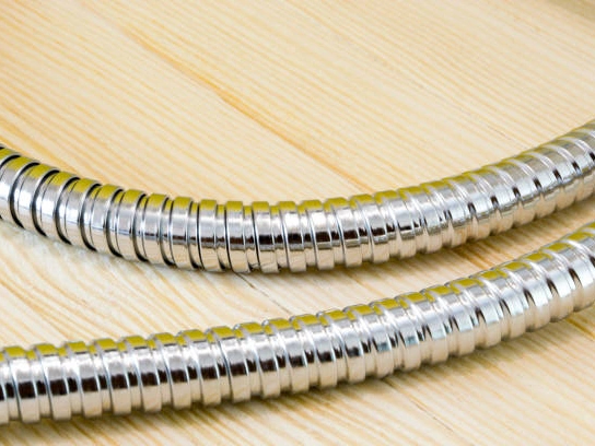 Key Factors to Consider When Choosing Between Corrugated vs Braided Hoses