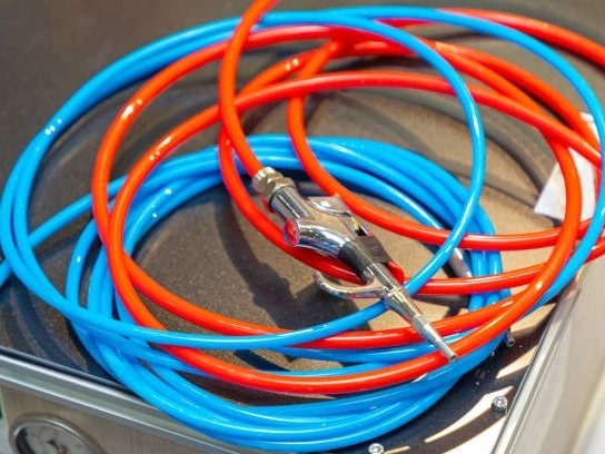 Oxygen and Acetylene Hoses Thread Direction
